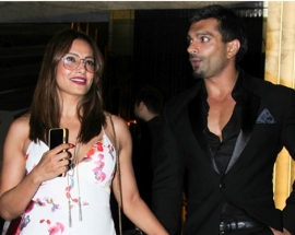 Bipasha Basu`s retro look in this floral dress is perfect for monsoon