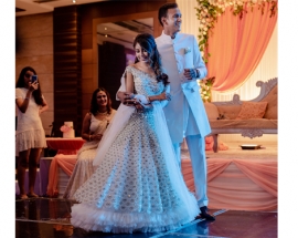 Pretty Outfits & Loud Cheer: Niti Taylor’s Mehendi & Engagement Pictures In KALKI Are So Dreamy!