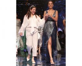 ESHA GUPTA SETS THE RAMP ON FIRE AS SHE WALKS FOR NOT SO SERIOUS BY PALLAVI MOHAN