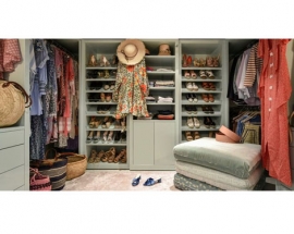9 FOOLPROOF TIPS FOR ORGANIZING YOUR CLOSET, FROM MELANIE CHARLTON FOWLER