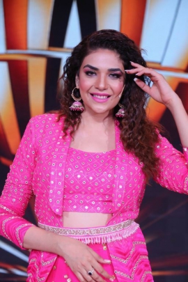 ‘It’s the first time I will be hosting a show and I am a little nervous’ says Anjum Fakih as she is all set to host the Zee Rishtey Awards Nomination special episode