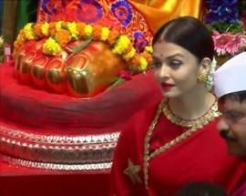 Aishwarya Rai Bachchan’s red Sabyasachi sari for Ganpati Visarjan at Lalbaugcha Raja sets hearts racing