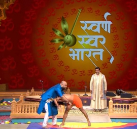 Ravi Kishan left stunned by Swami Ramdev’s stunt on the sets of Swarna Swar Bharat