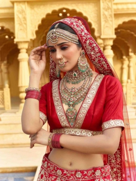Celebrate love and elegance with Navrathan Jewellers bride and groom Jewellery