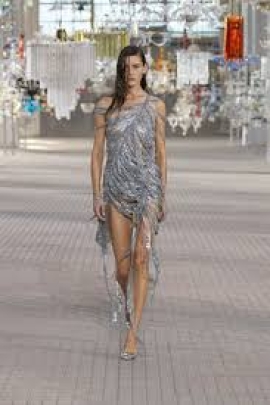Liquid Metallics: The Shine Trend Defining Late Summer 2025