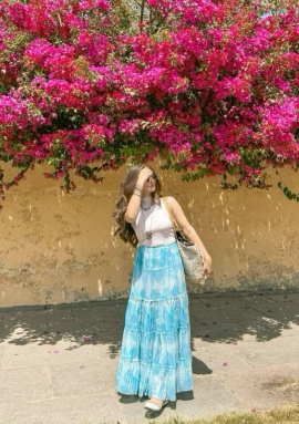 In 2026, the crop top has evolved from a simple summer staple into a sophisticated 